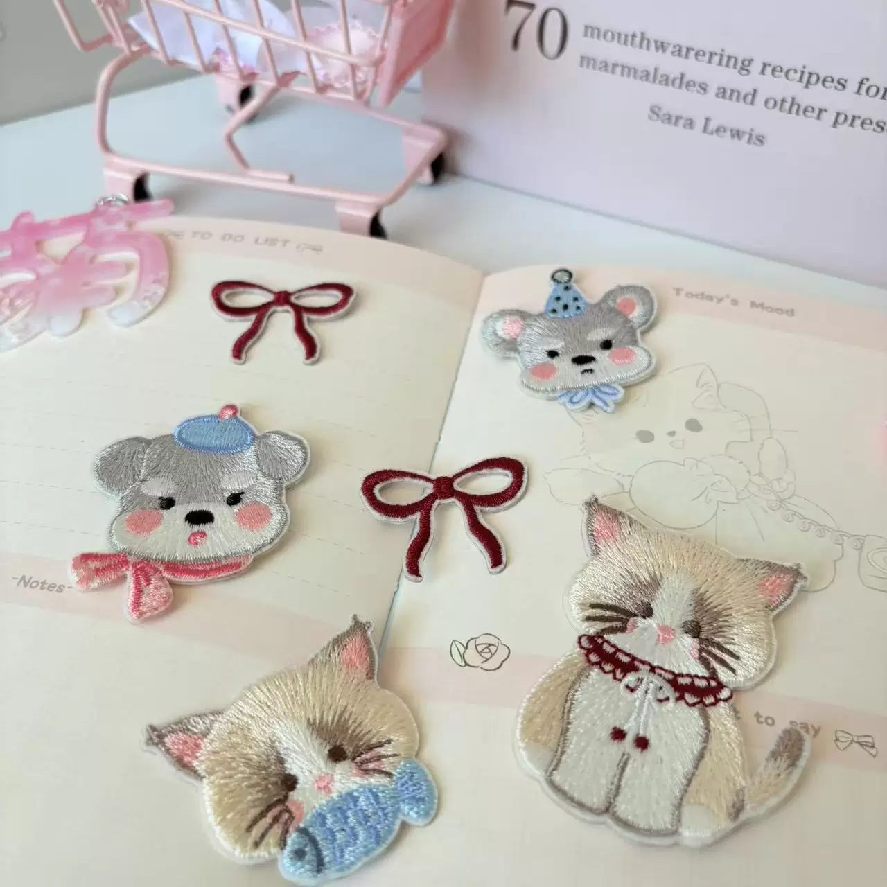Cute Cat Embroidery Patch Self-Adhesive Custom Animal Patches