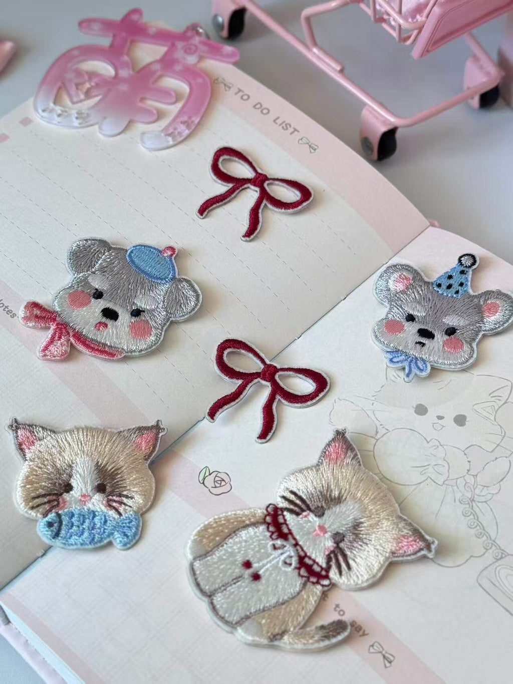 Cute Cat Embroidery Patch Self-Adhesive Custom Animal Patches