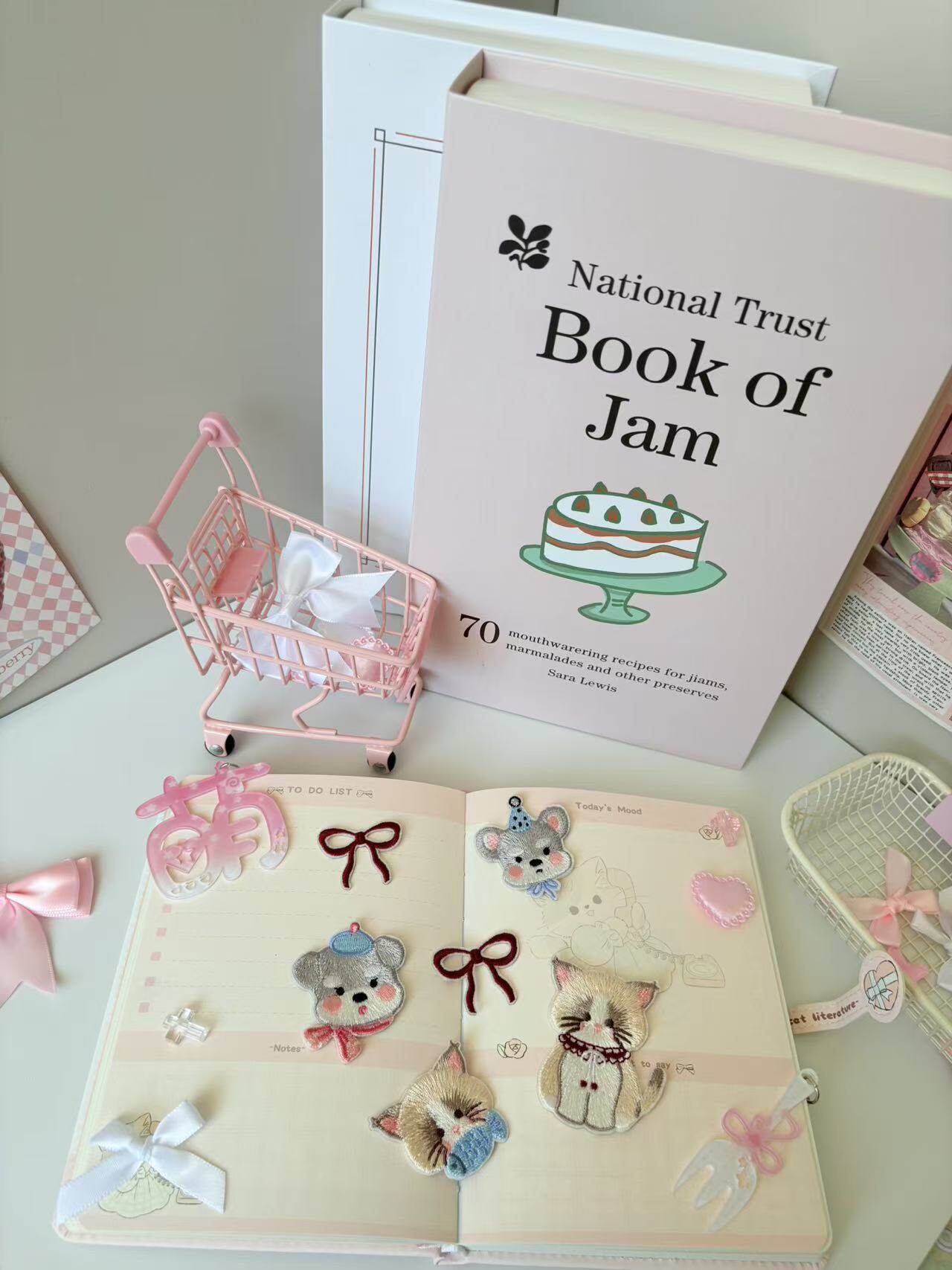 Cute Cat Embroidery Patch Self-Adhesive Custom Animal Patches