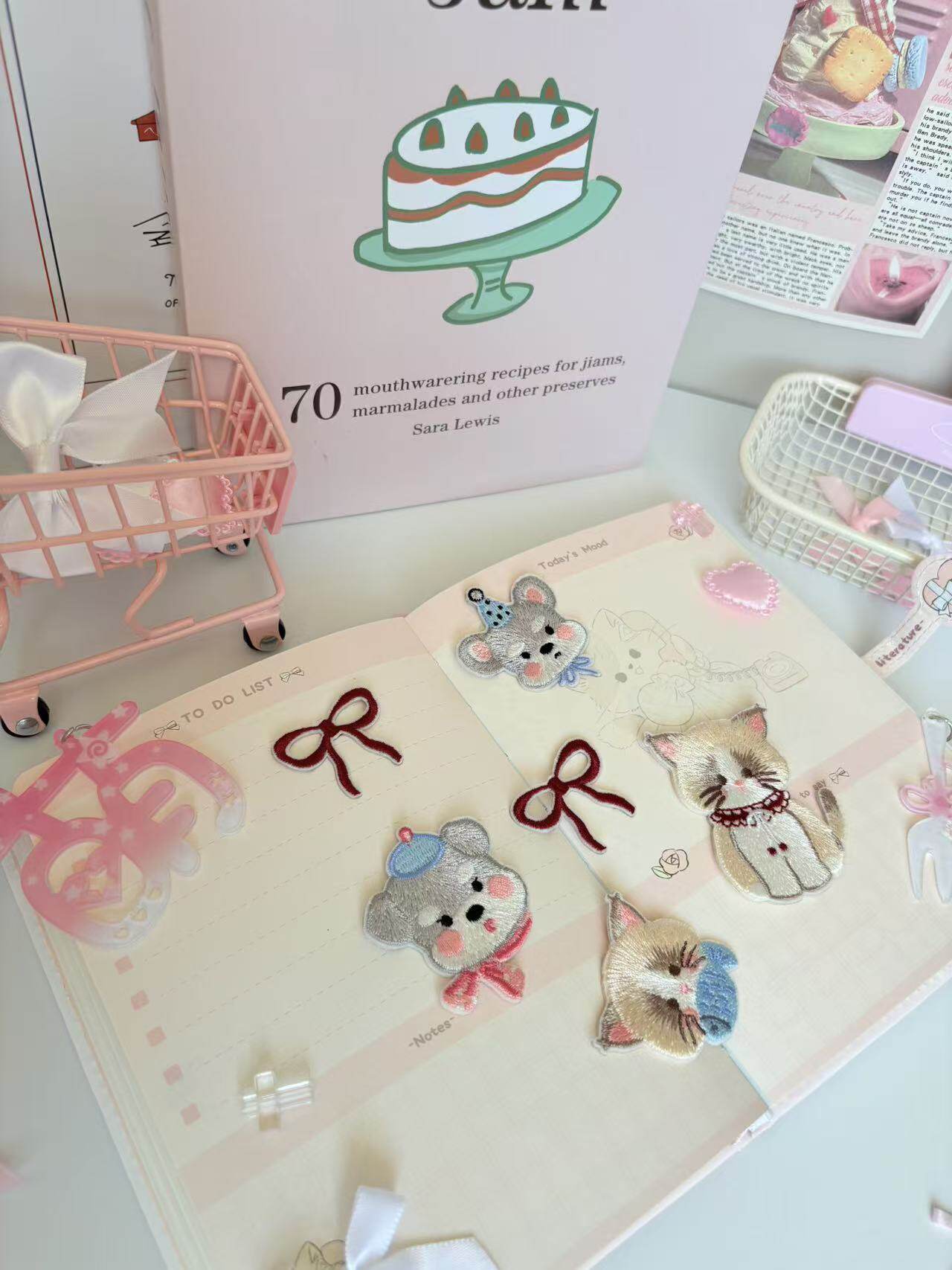 Cute Cat Embroidery Patch Self-Adhesive Custom Animal Patches